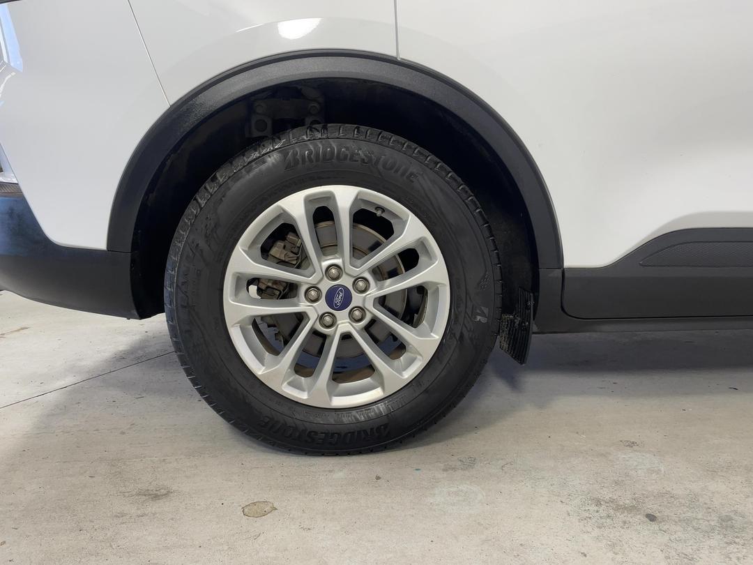 Photo '12' of Ford Escape