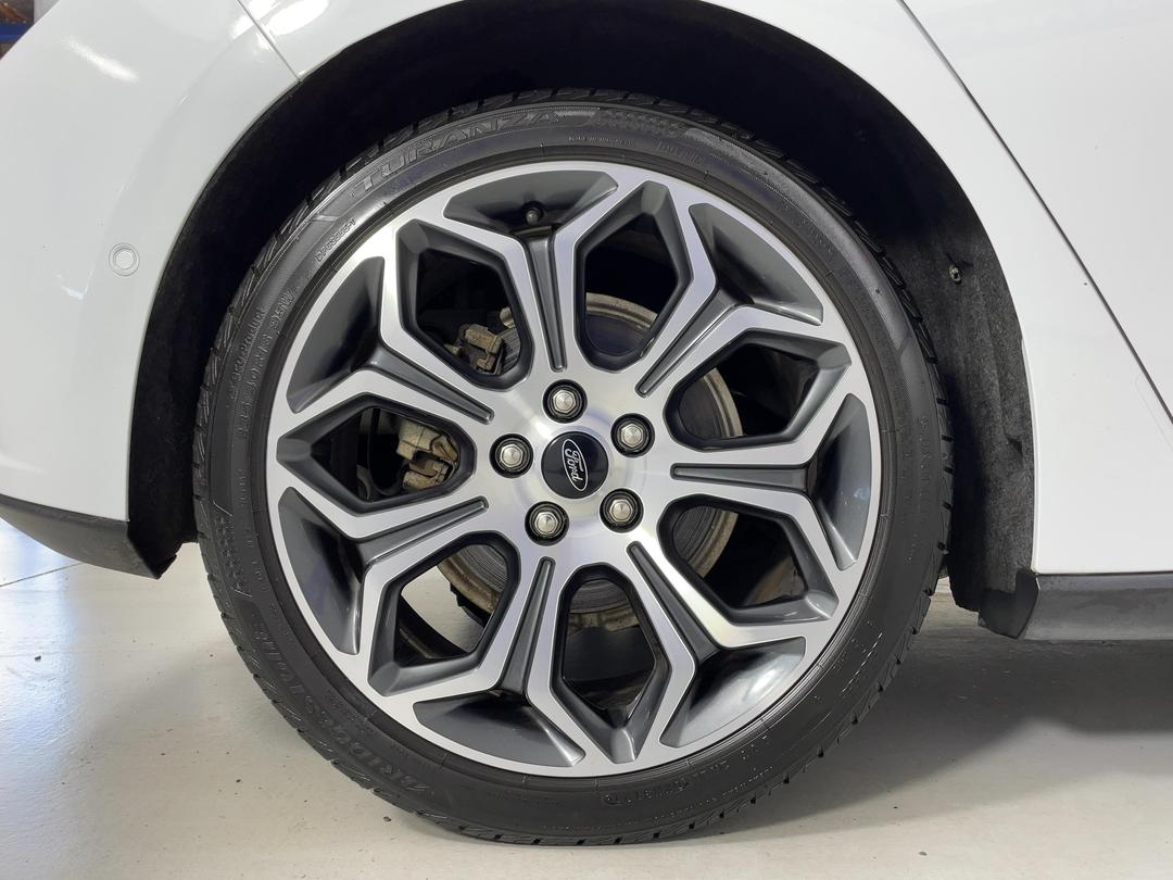Photo '12' of Ford Focus