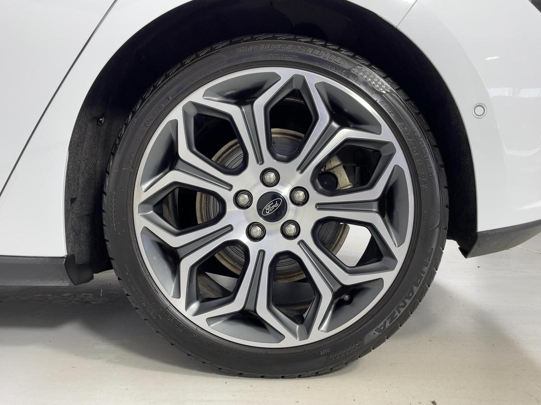 Photo '11' of Ford Focus