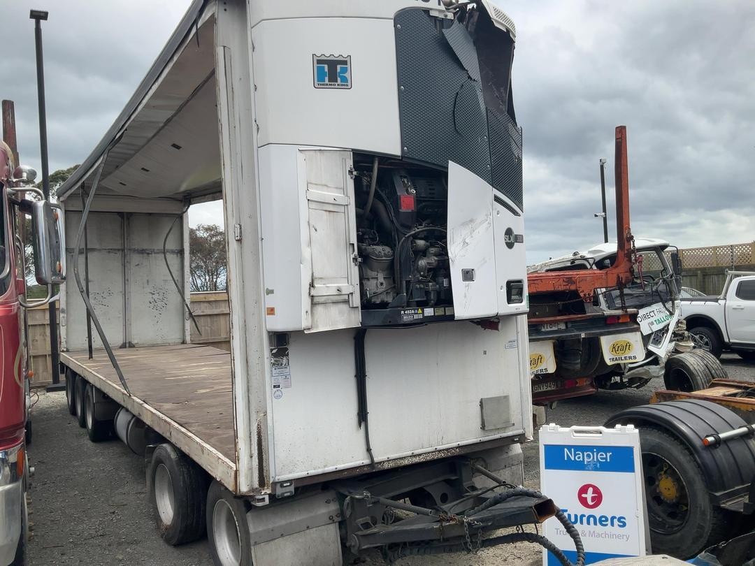 Photo '1' of Fruehauf RBC B2B3-10.6 Curtain/Chiller Full