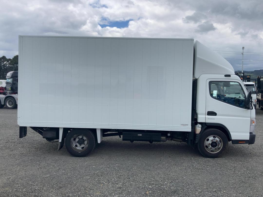 Photo '3' of Fuso CANTER 616 - HYBRID FEB74ER3SFAC(D) Curtain/Solid