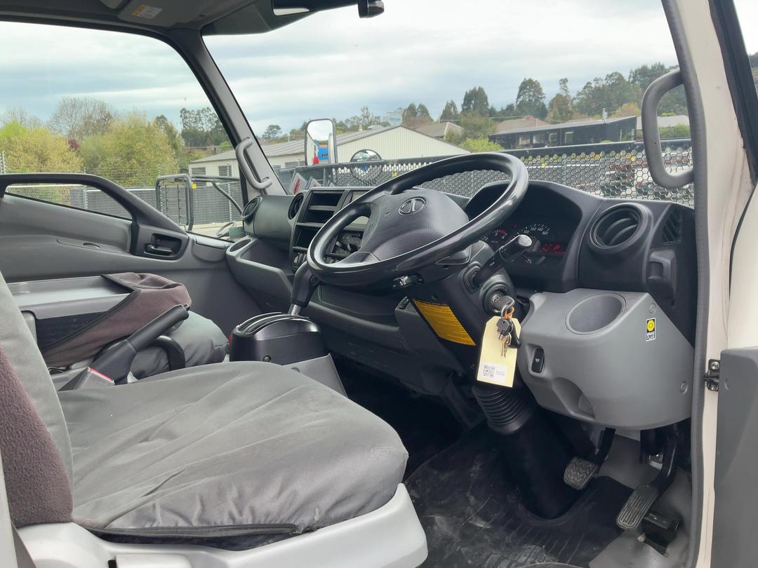 Photo '20' of Hino 300 XJC720R Bottle Body