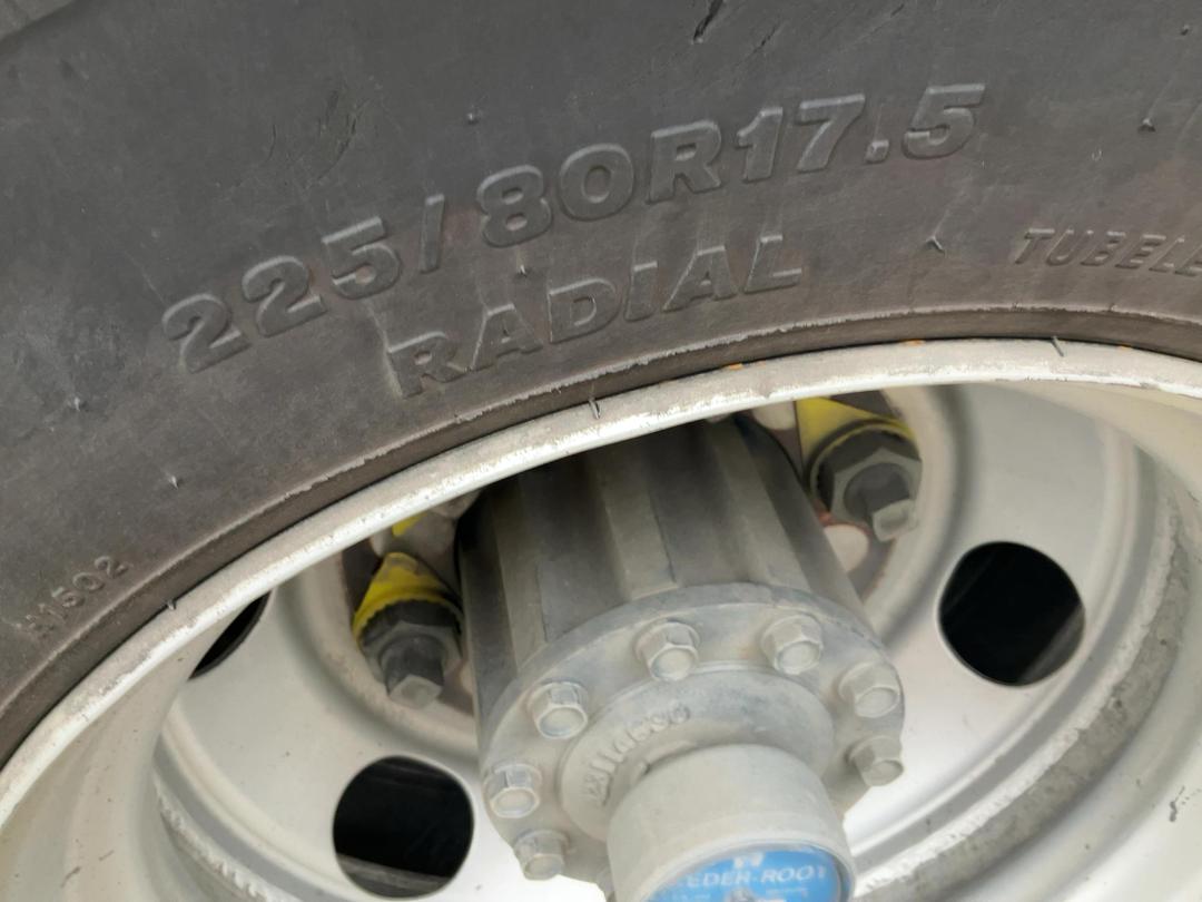 Photo '31' of Hino 300 XJC720R Bottle Body