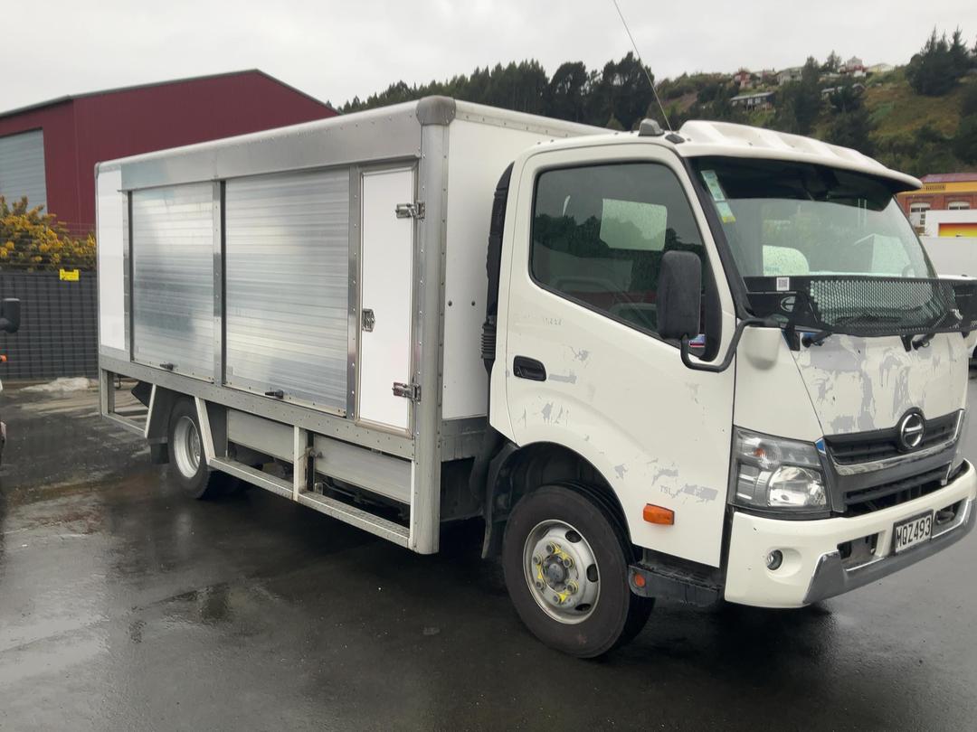Photo '3' of Hino 300 XJC720R Bottle Body