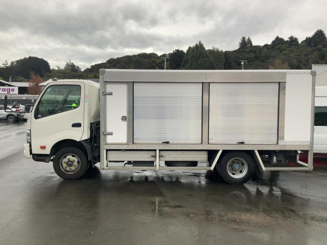 Photo '9' of Hino 300 XJC720R Bottle Body