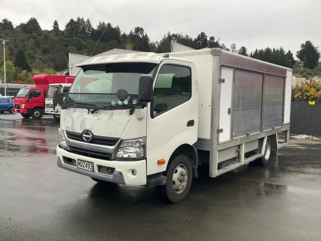 Photo '6' of Hino 300 XJC720R Bottle Body