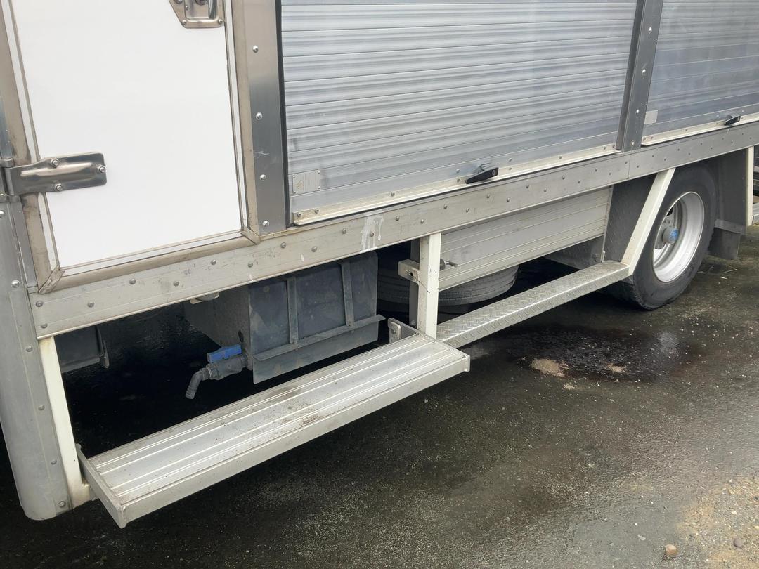 Photo '16' of Hino 300 XJC720R Bottle Body