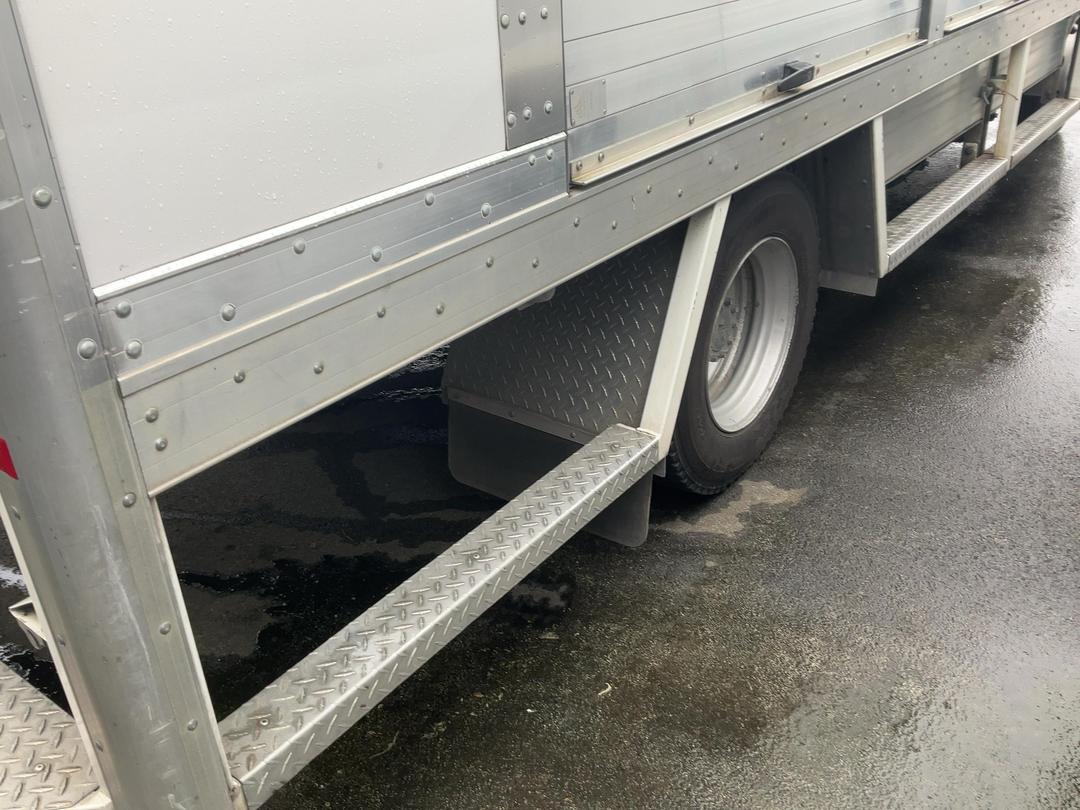 Photo '17' of Hino 300 XJC720R Bottle Body