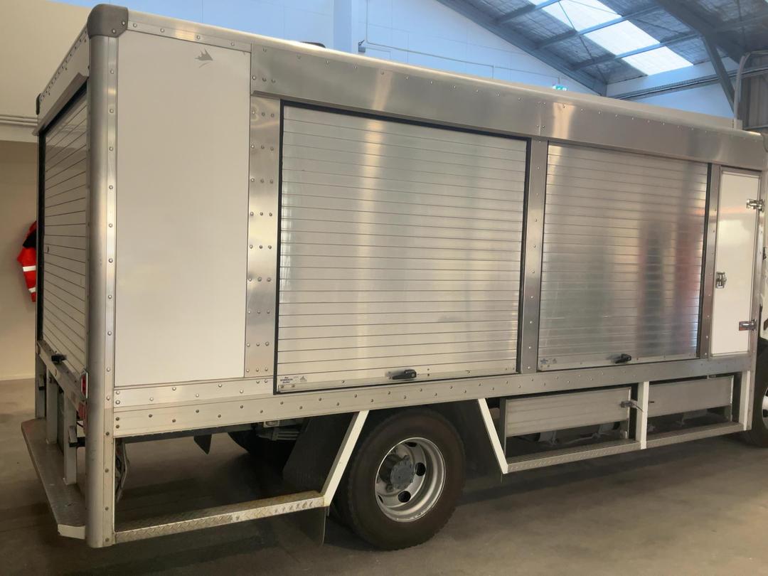 Photo '31' of Hino 300 XJC720R Bottle Body