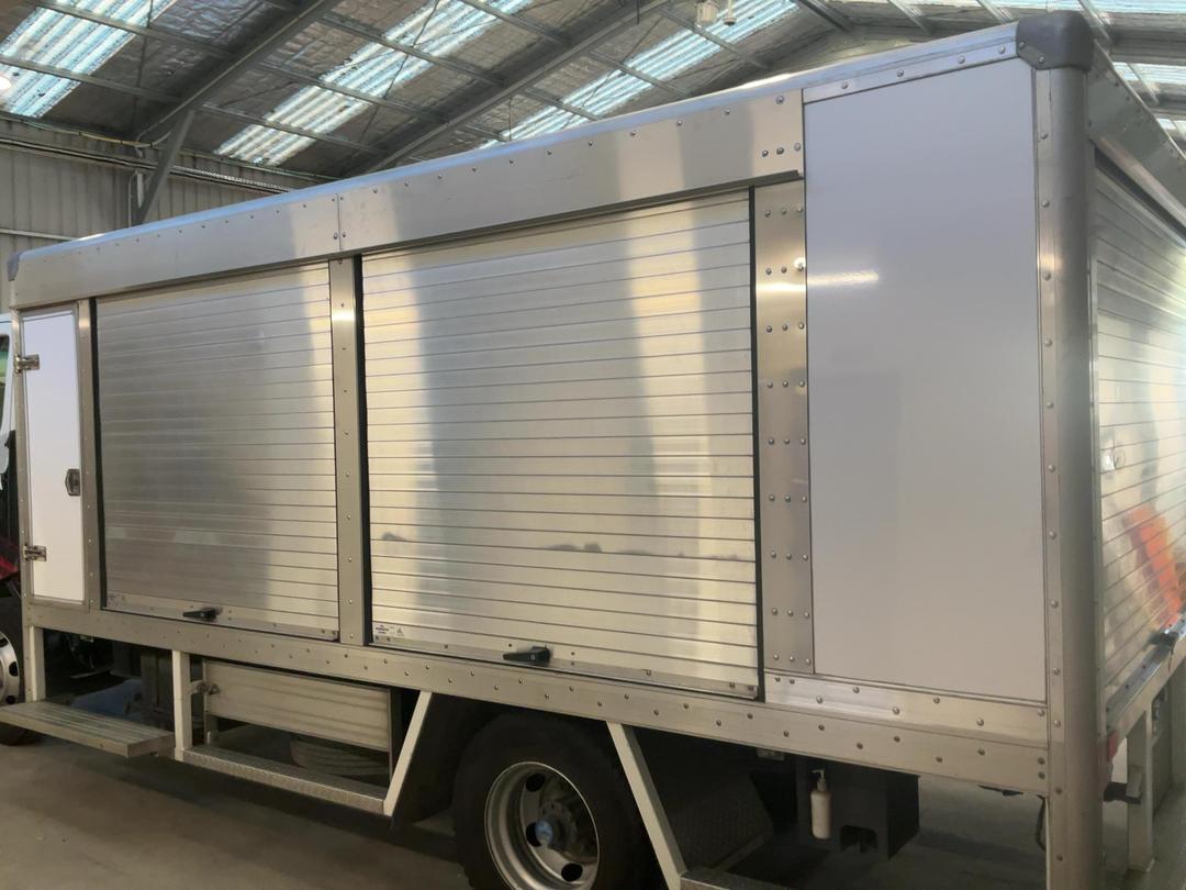 Photo '32' of Hino 300 XJC720R Bottle Body