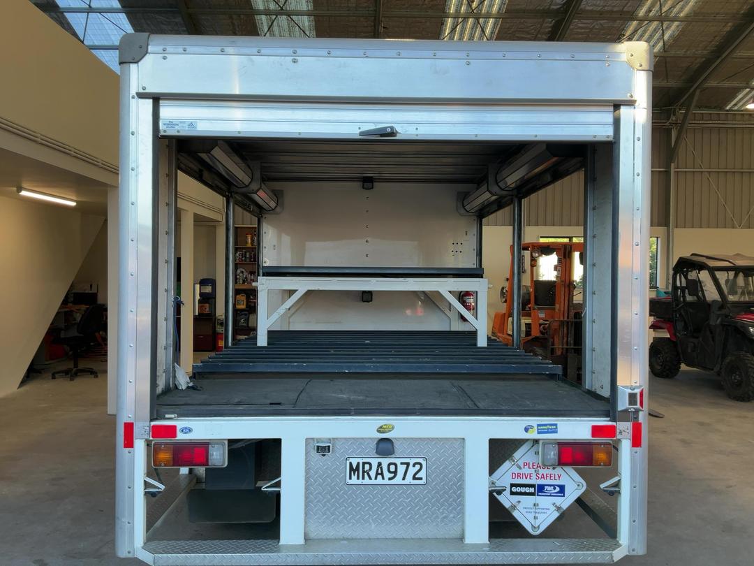 Photo '35' of Hino 300 XJC720R Bottle Body