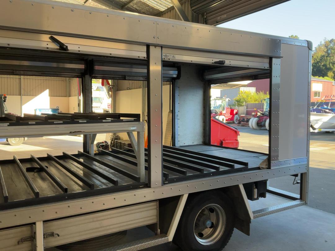 Photo '37' of Hino 300 XJC720R Bottle Body