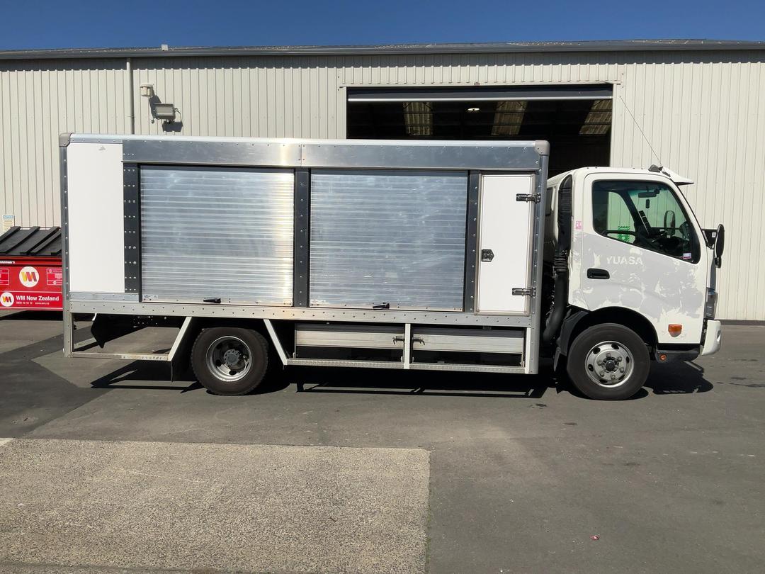 Photo '3' of Hino 300 XJC720R Bottle Body