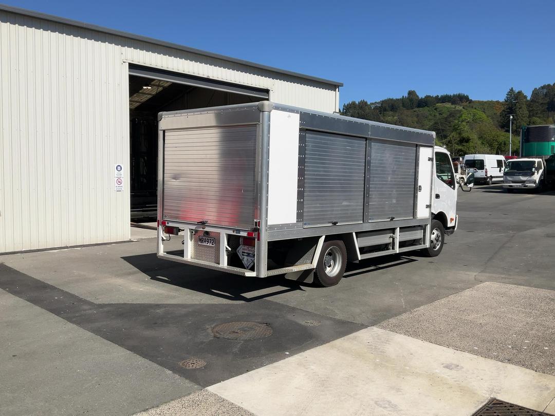 Photo '4' of Hino 300 XJC720R Bottle Body