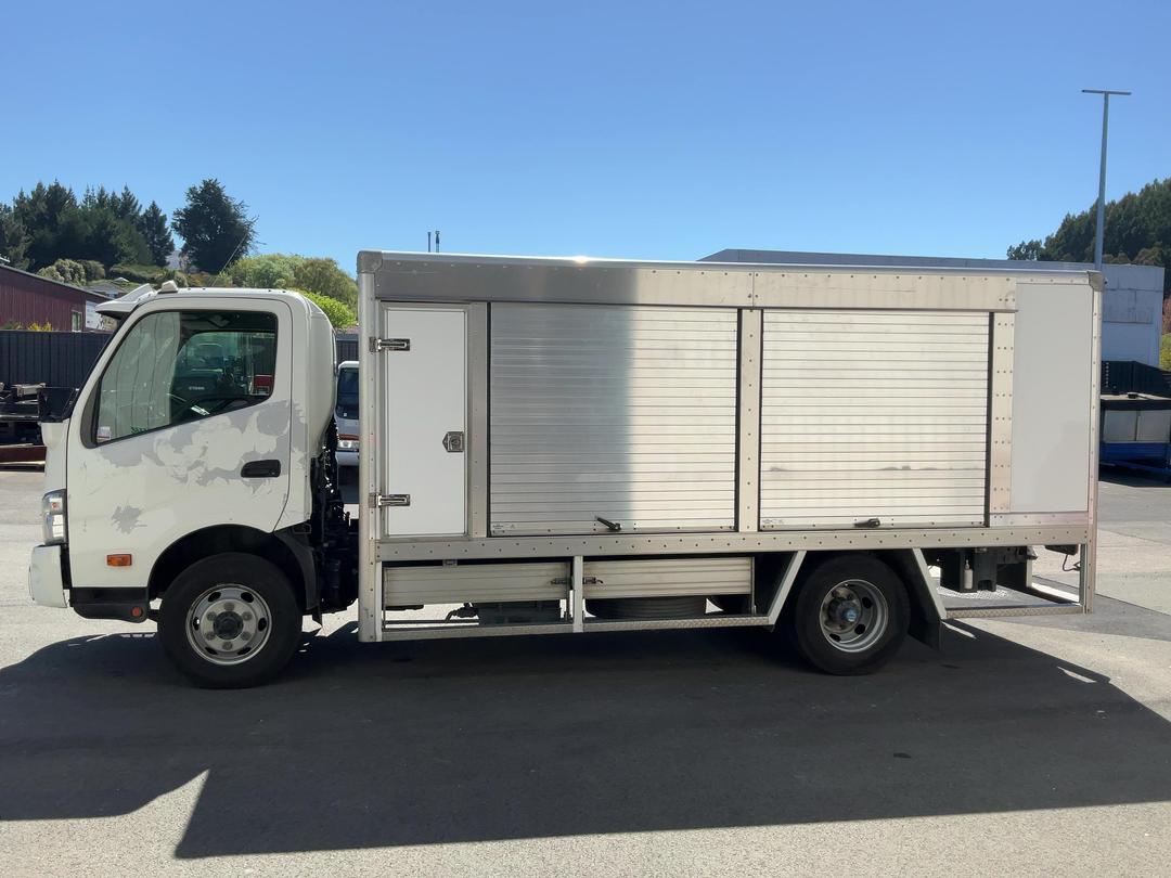 Photo '6' of Hino 300 XJC720R Bottle Body