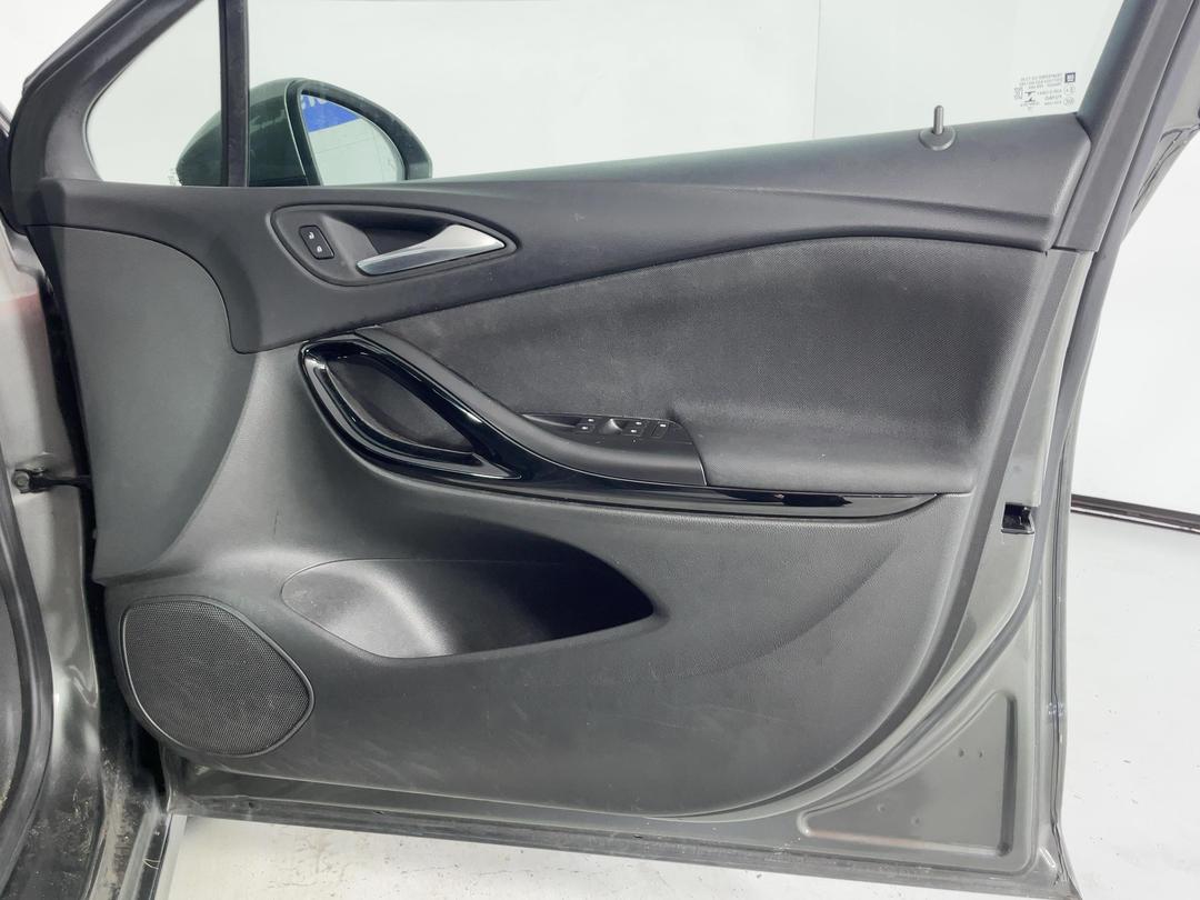 Photo '15' of Holden Astra