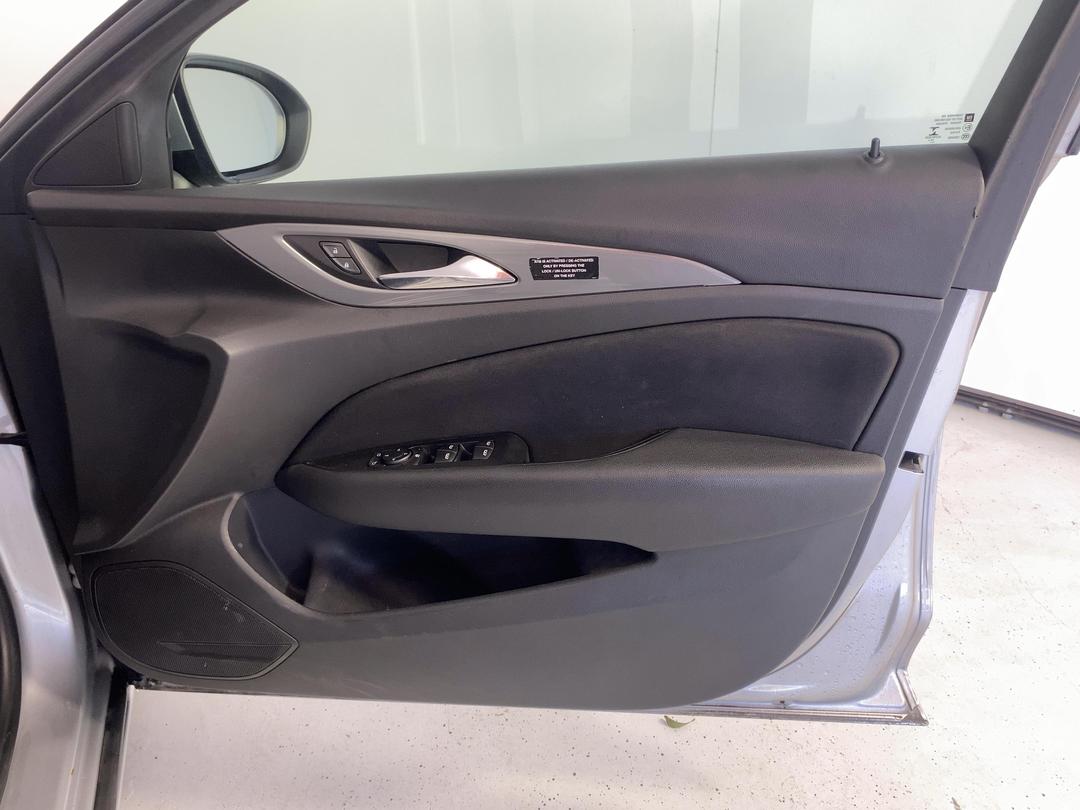 Photo '15' of Holden Commodore
