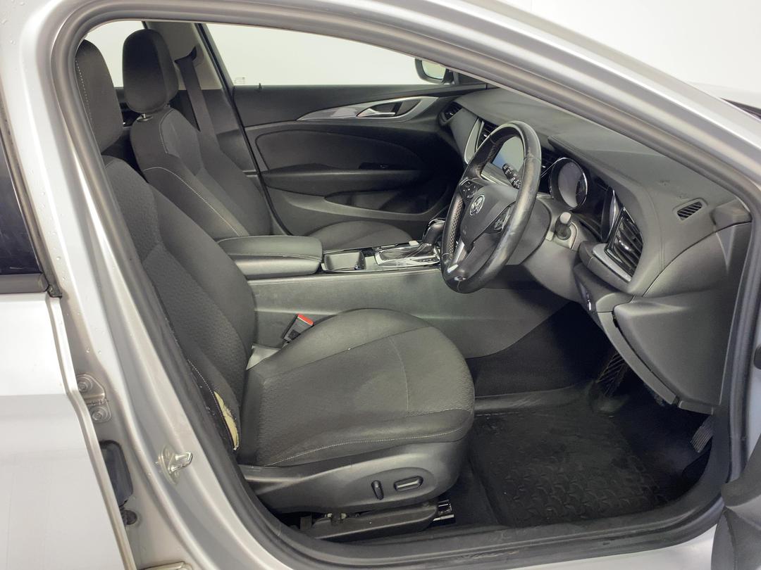 Photo '16' of Holden Commodore