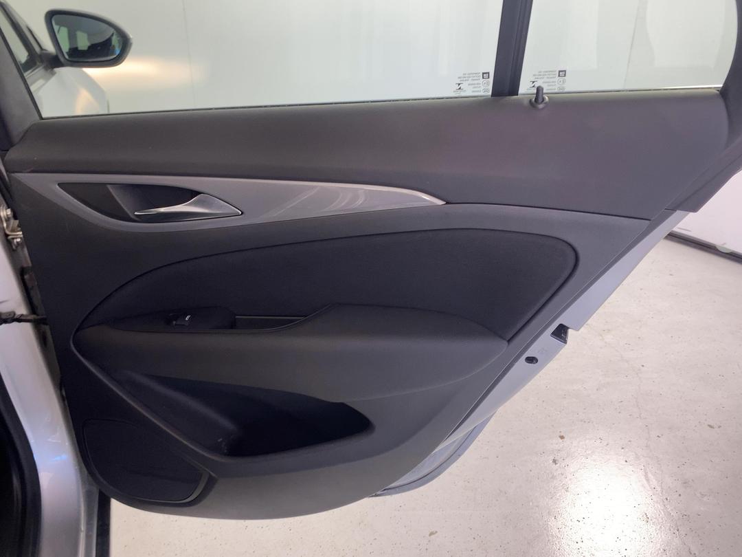 Photo '19' of Holden Commodore