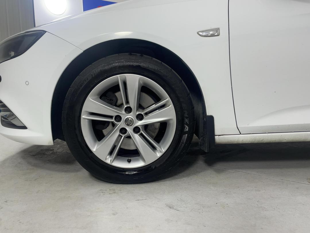 Photo '10' of Holden Commodore