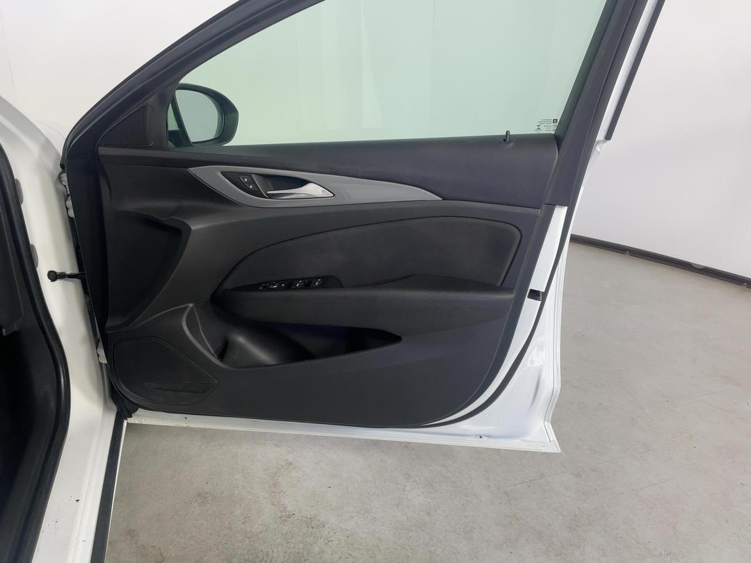 Photo '15' of Holden Commodore