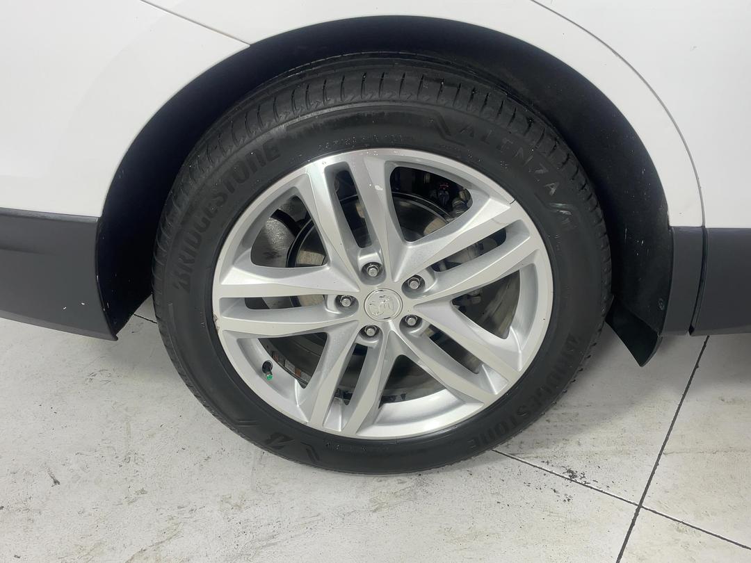 Photo '12' of Holden Equinox