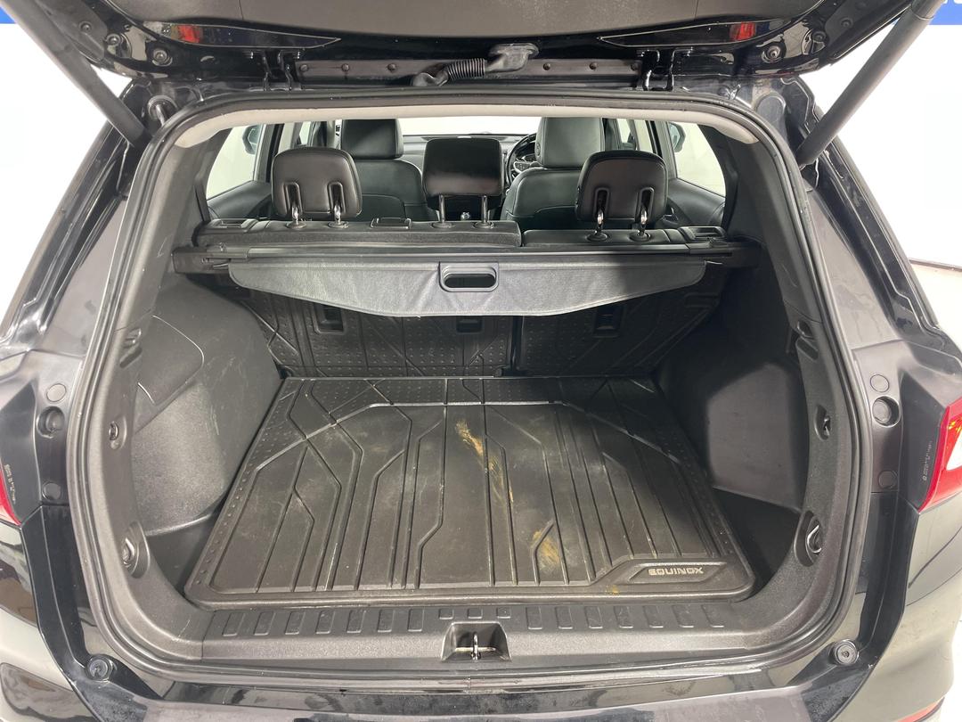 Photo '14' of Holden Equinox