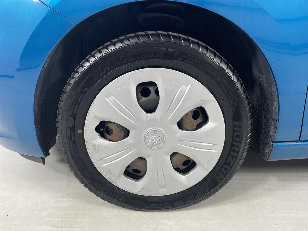 Photo '10' of Holden Spark