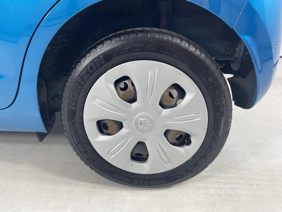 Photo '11' of Holden Spark