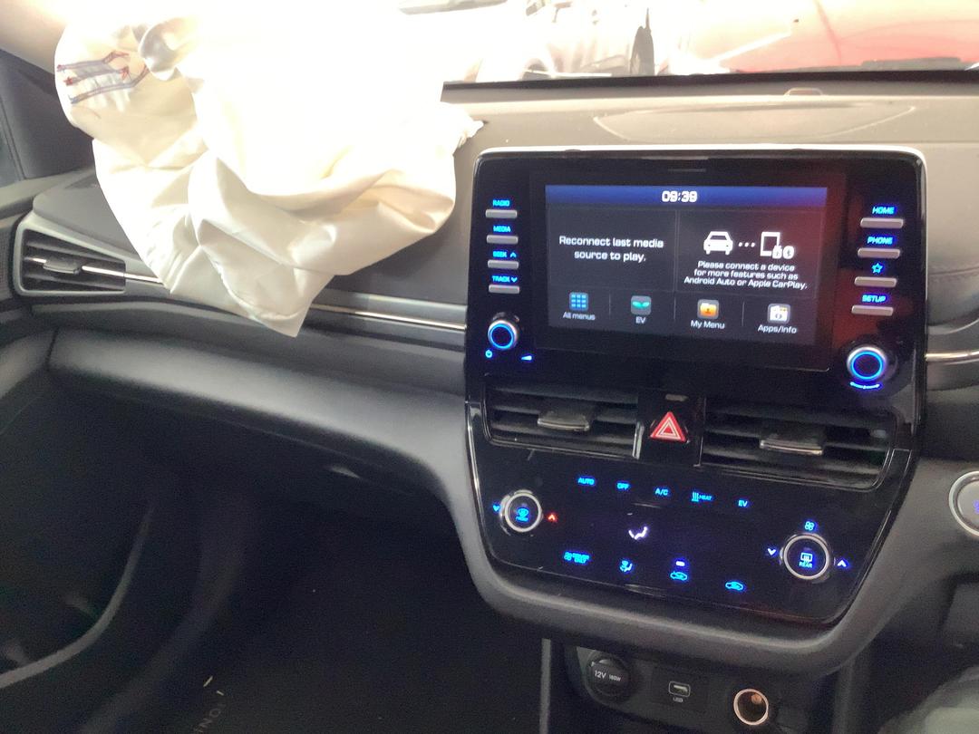 Photo '19' of Hyundai Ioniq 100KW EV