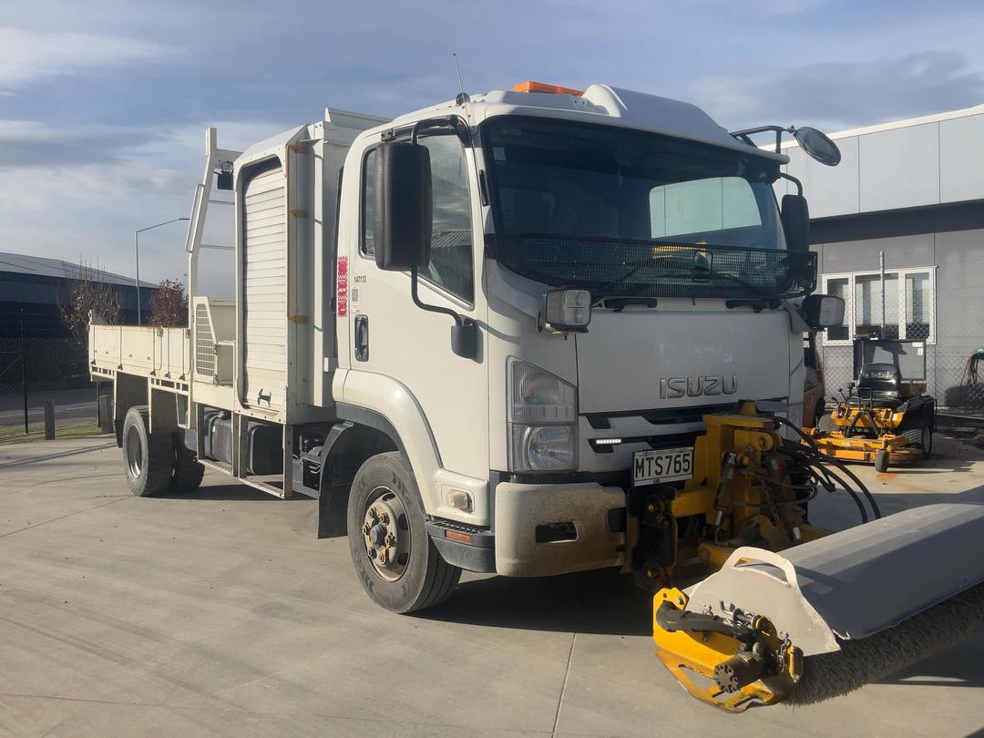 Photo '3' of Isuzu F Series FRR500 Sweeper Truck