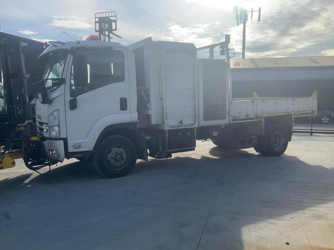 Photo '9' of Isuzu F Series FRR500 Sweeper Truck