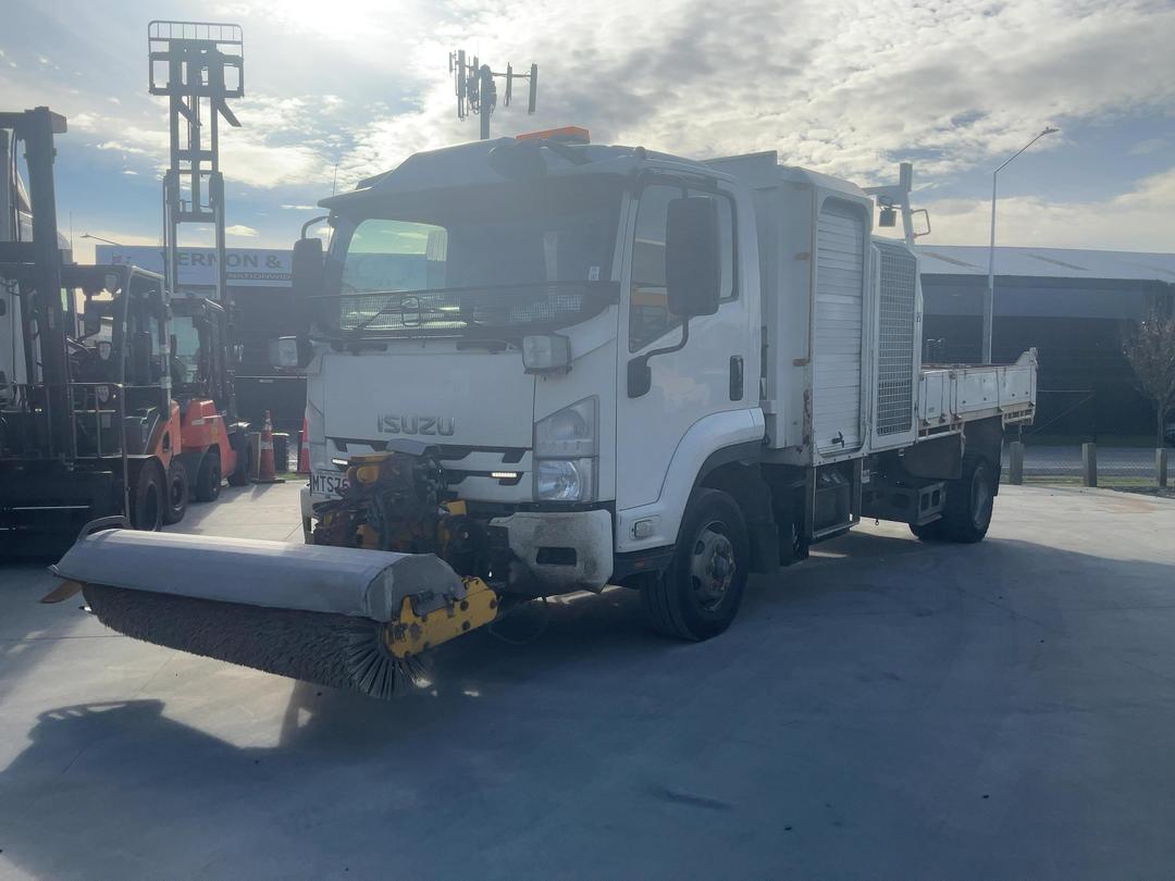 Photo '10' of Isuzu F Series FRR500 Sweeper Truck