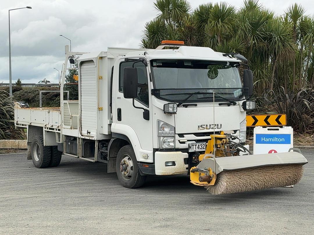 Photo '1' of Isuzu F Series FRR500 Sweeper Truck