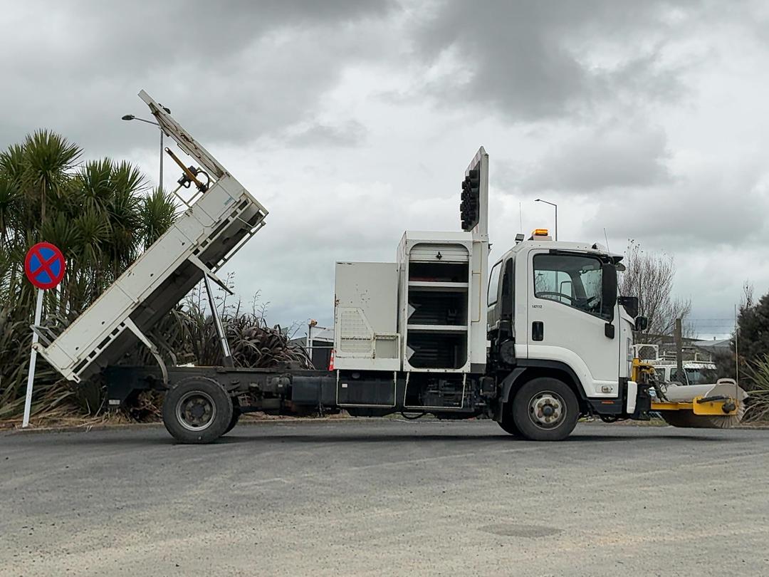 Photo '4' of Isuzu F Series FRR500 Sweeper Truck