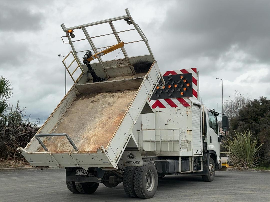 Photo '6' of Isuzu F Series FRR500 Sweeper Truck