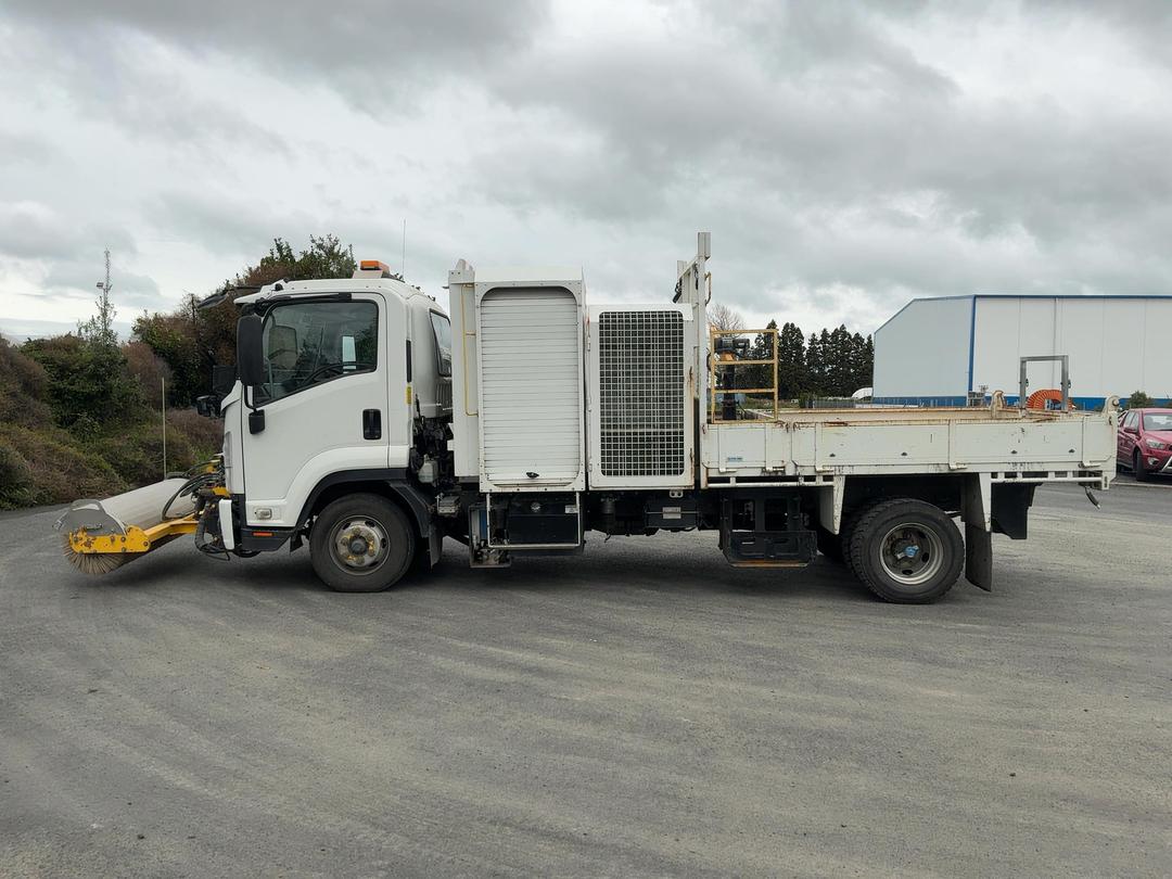Photo '10' of Isuzu F Series FRR500 Sweeper Truck