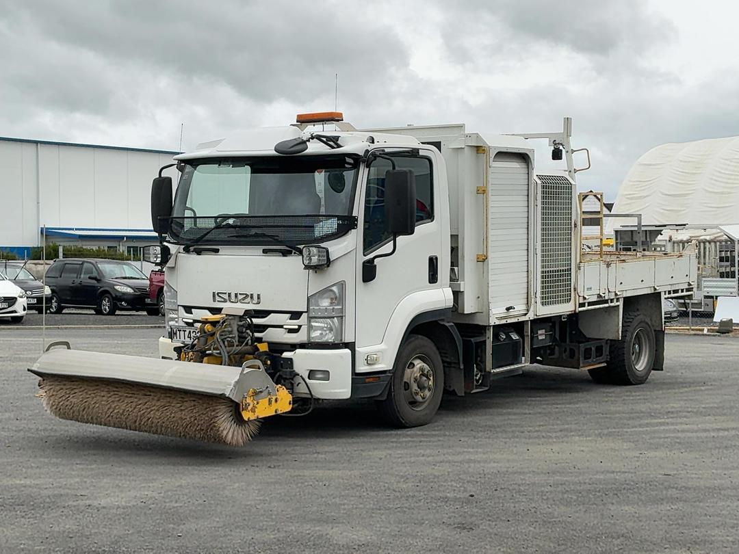 Photo '11' of Isuzu F Series FRR500 Sweeper Truck