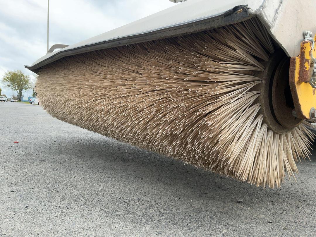 Photo '27' of Isuzu F Series FRR500 Sweeper Truck