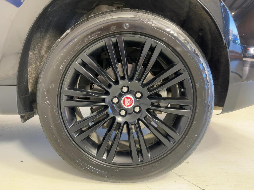 Photo '11' of Jaguar F-Pace