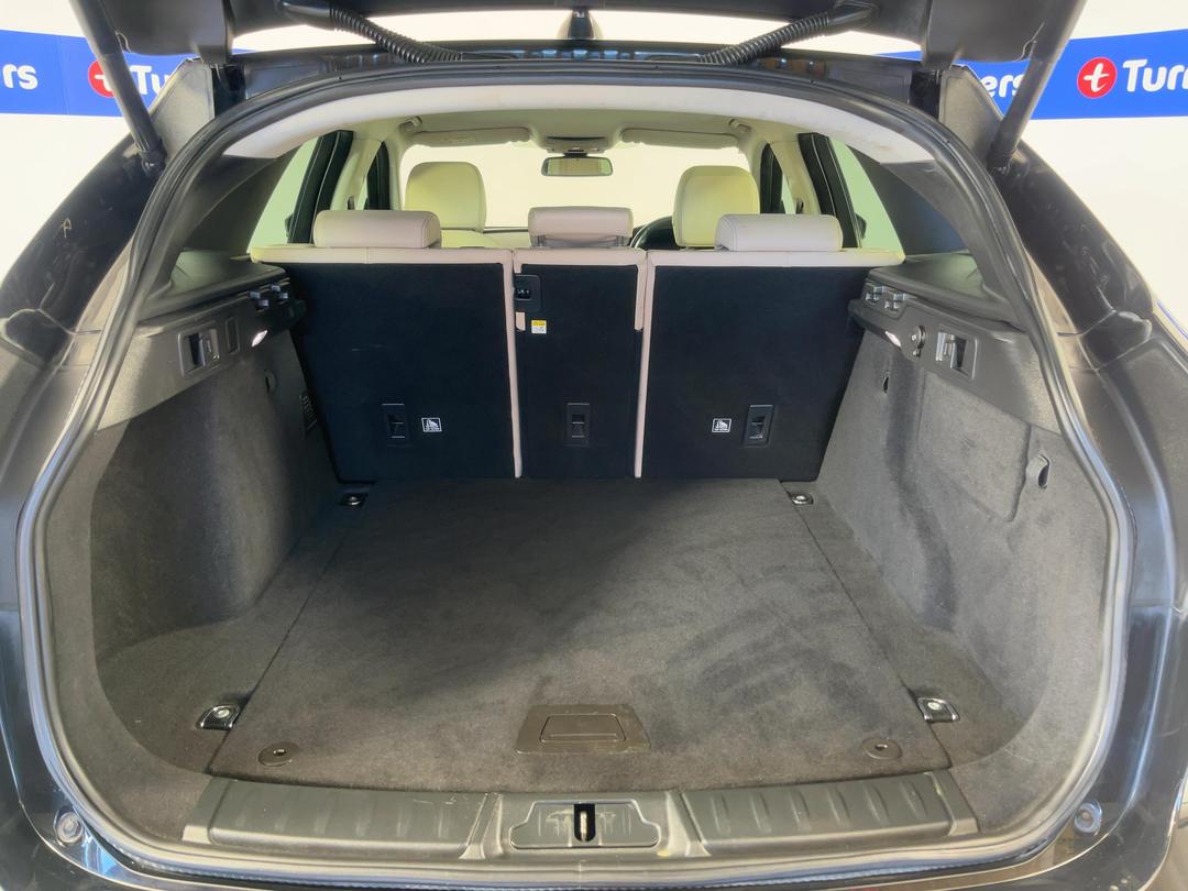 Photo '14' of Jaguar F-Pace