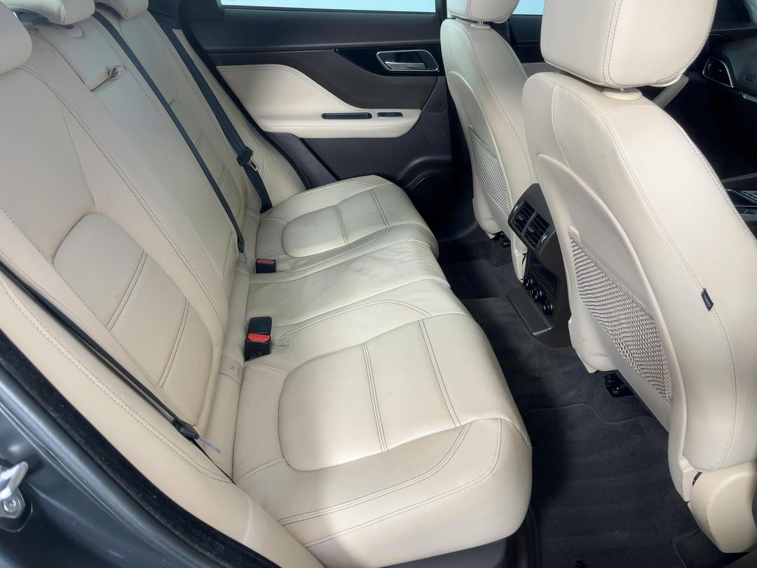 Photo '20' of Jaguar F-Pace