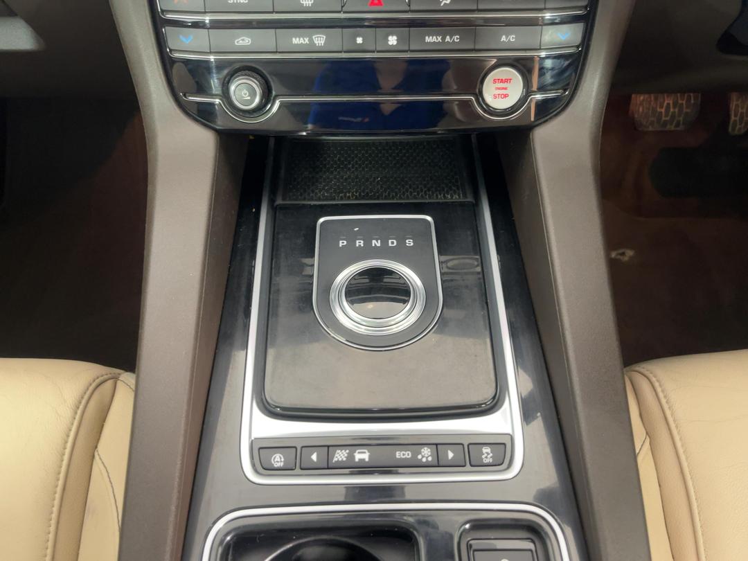 Photo '18' of Jaguar F-Pace