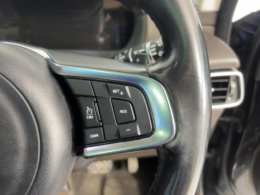 Photo '25' of Jaguar F-Pace