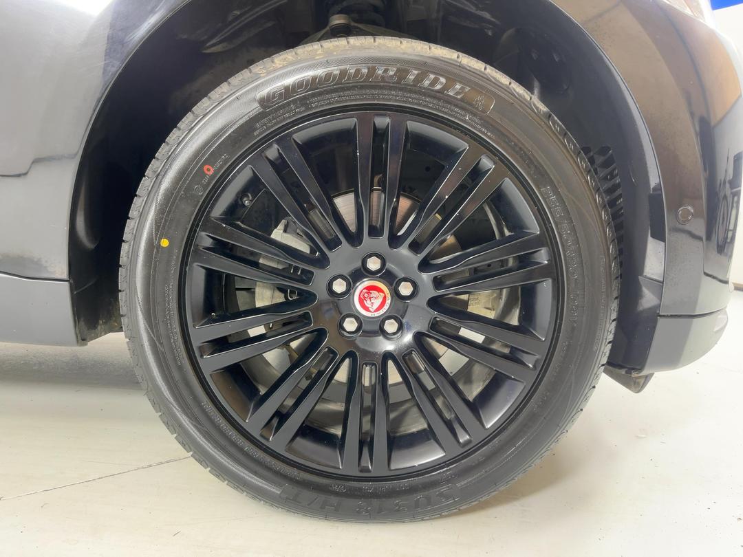 Photo '9' of Jaguar F-Pace