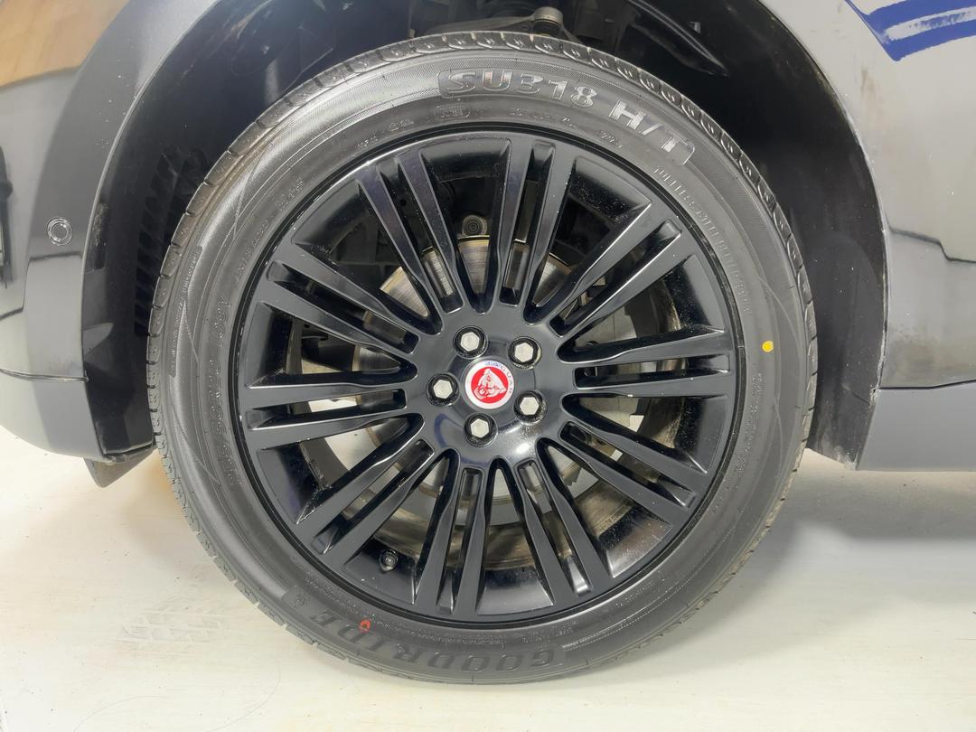 Photo '10' of Jaguar F-Pace