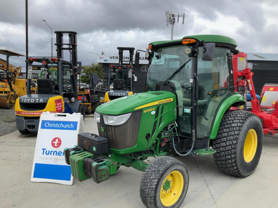 Photo '5' of John Deere 4066R Tractor