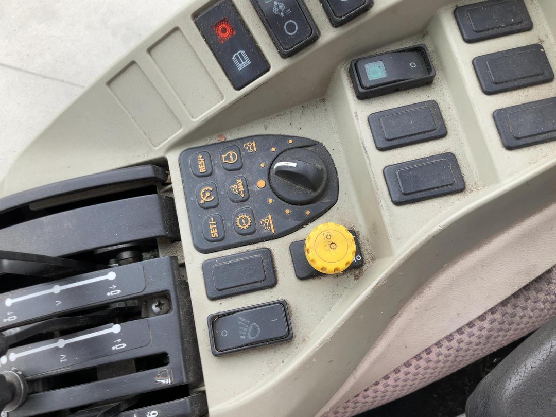 Photo '17' of John Deere 4066R Tractor