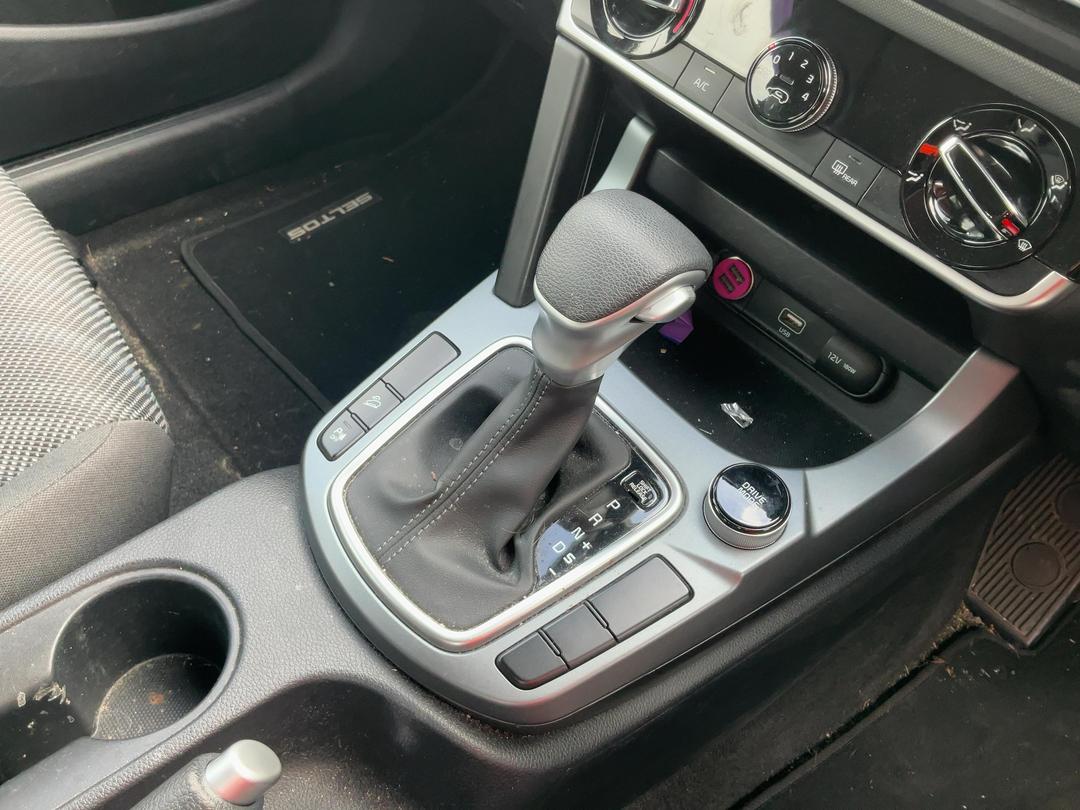 Photo '13' of KIA Seltos LX
