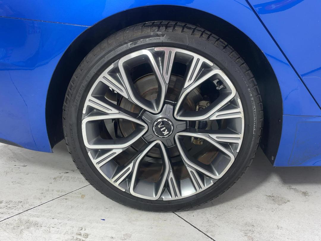 Photo '12' of KIA Stinger